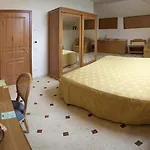 Angelina 4*