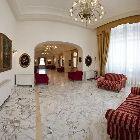 Angelina Hotel 4*