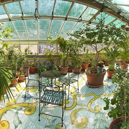 Angelina Hotel