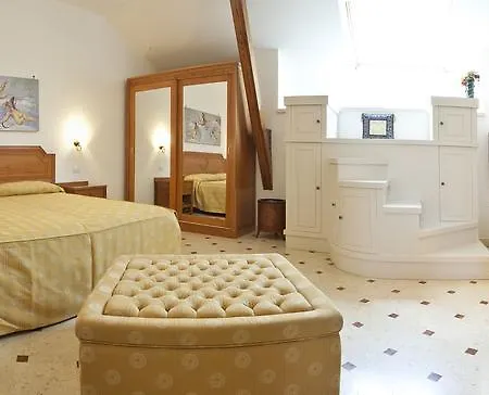 Angelina Hotel 4*